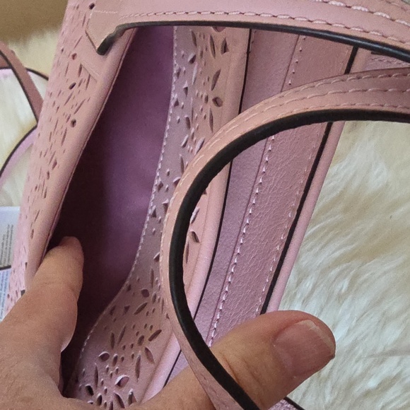 Adorable NWT Coach Taylor Bette Pink Leather Eyelet Tote 🩷🎁🩶 - Picture 8 of 16